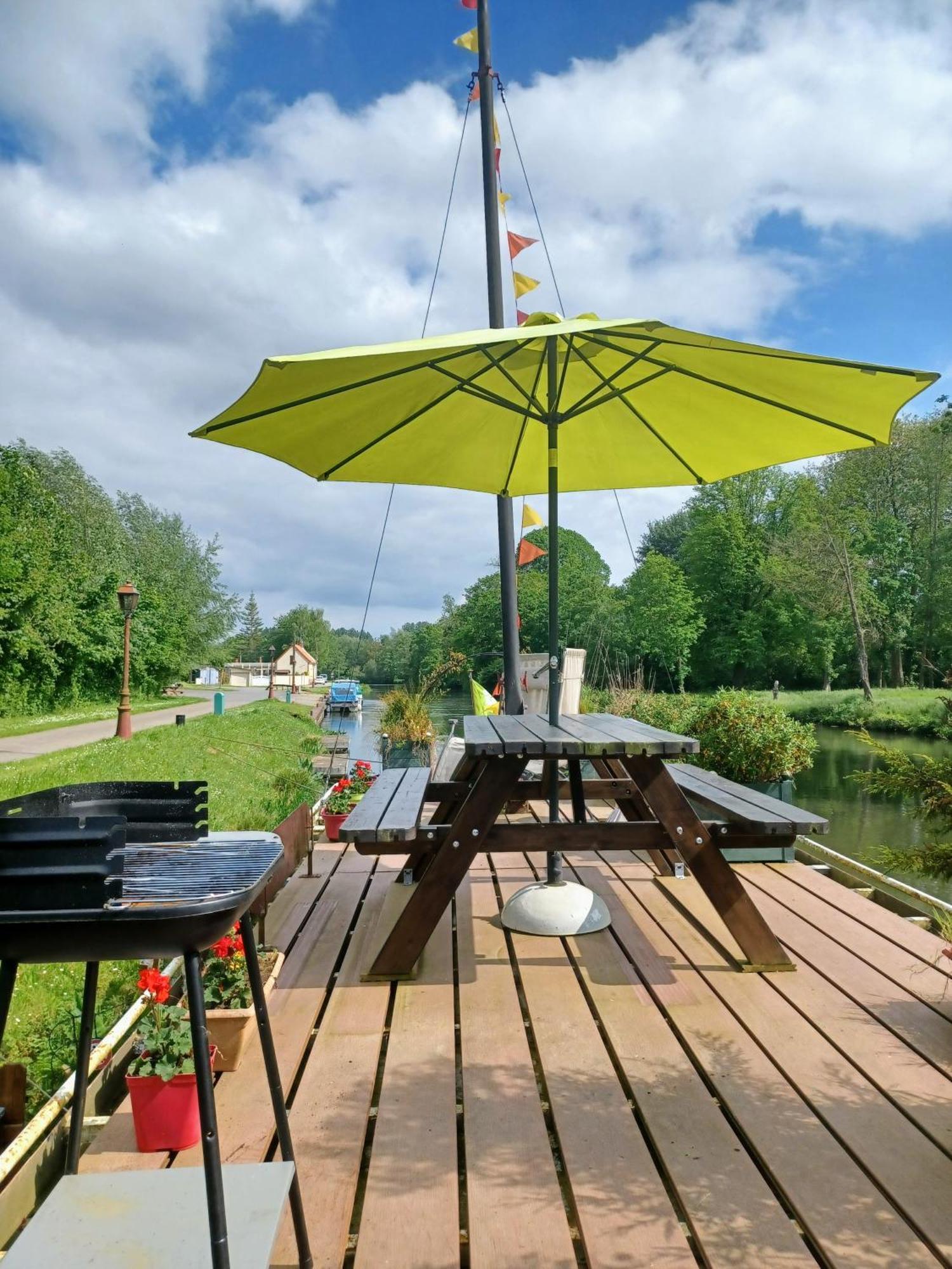 Sur La Somme A Bord De La Peniche Arche De Noe Hotel Pont-Remy ภายนอก รูปภาพ