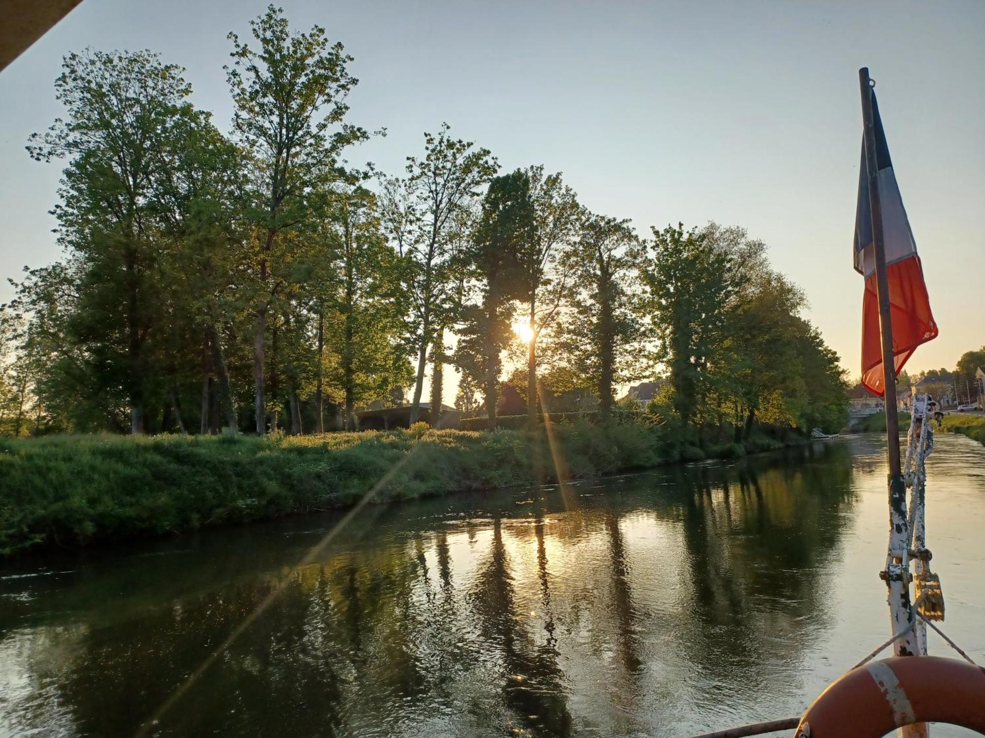 Sur La Somme A Bord De La Peniche Arche De Noe Hotel Pont-Remy ภายนอก รูปภาพ